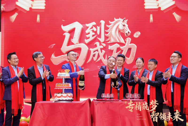 38喷香槟.jpg 38喷香槟.jpg